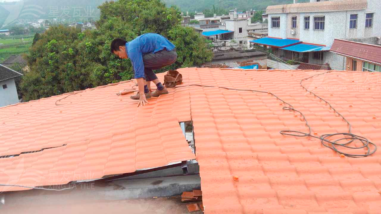 大理屋顶铺设安装合成树脂瓦时，牢牢记住这3点，就不怕屋顶出问题！